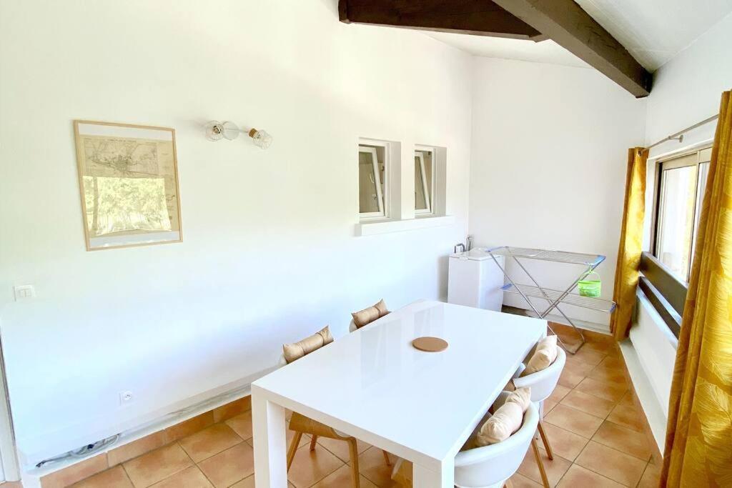 Appartement Spacieux 65M2, Avec Piscine Et Parking Fréjus Eksteriør billede